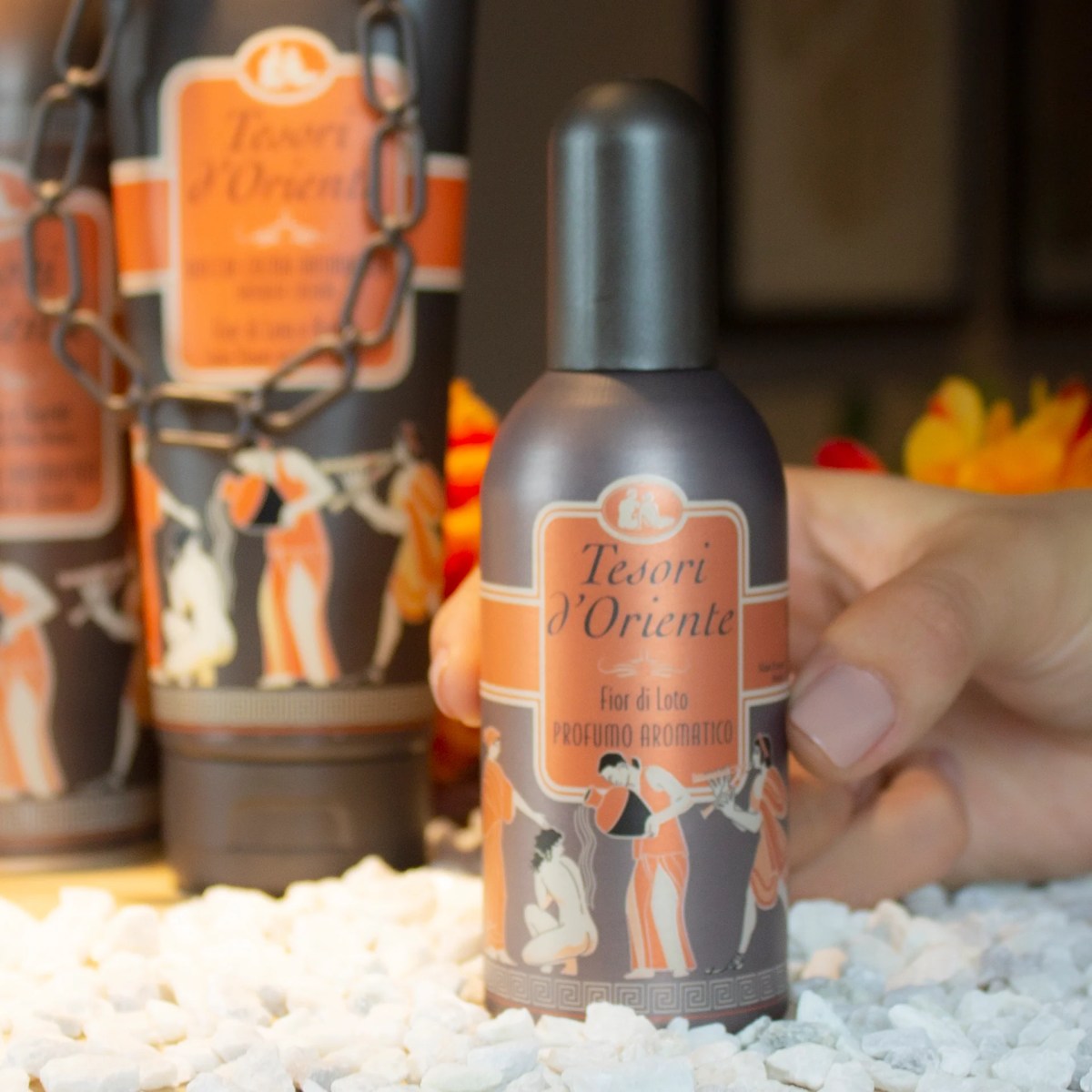 عطر تيسوري دي أورينت الإيطالي بزهرة اللوتس